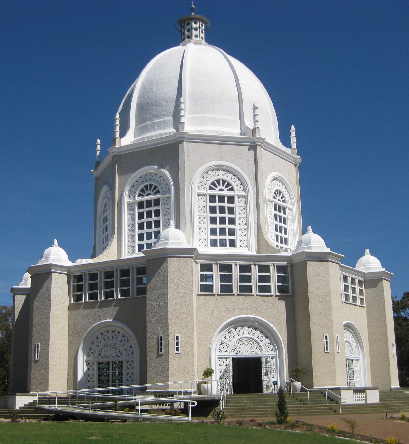 Temple service for siege victims